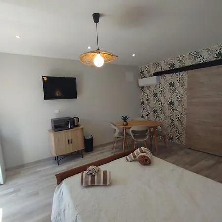 B&B Entre Canal Et Garrigue Roubia
