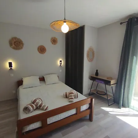 Entre Canal Et Garrigue B&B