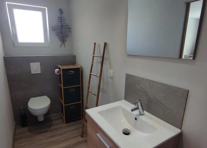 Entre Canal Et Garrigue Bed and Breakfast